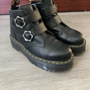 Dr. Martens Devon Flower Platform Boots Black Pebble Leather Women’s Size 9